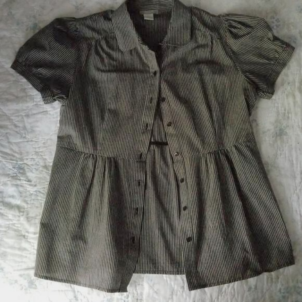 dELiA*s peplum top with black and gray stripes